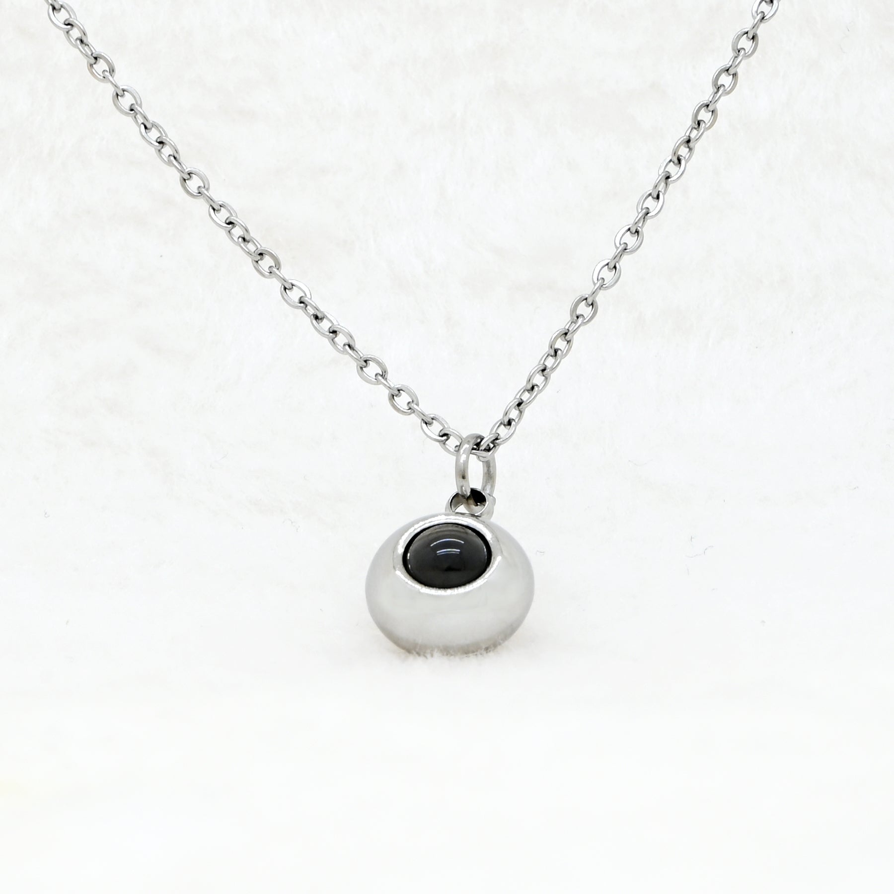 custom-photo-projection-circle-necklace-silver