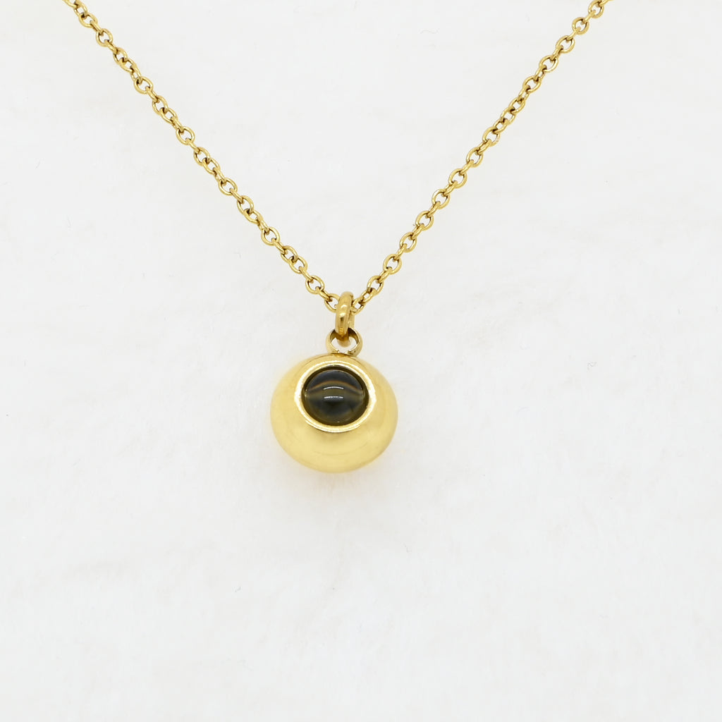 custom-photo-projection-circle-necklace-gold