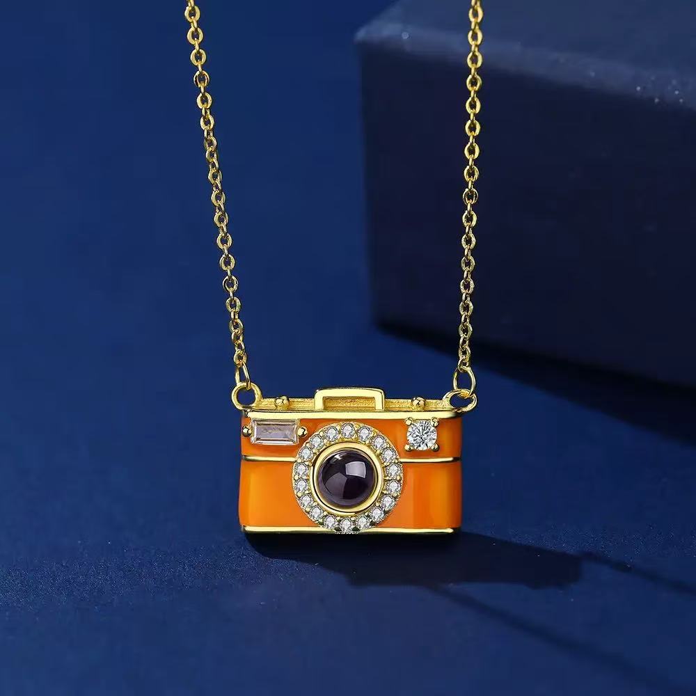 Custom Vintage Camera Photo Projection Necklace – Personalized Gift for Photography Lovers