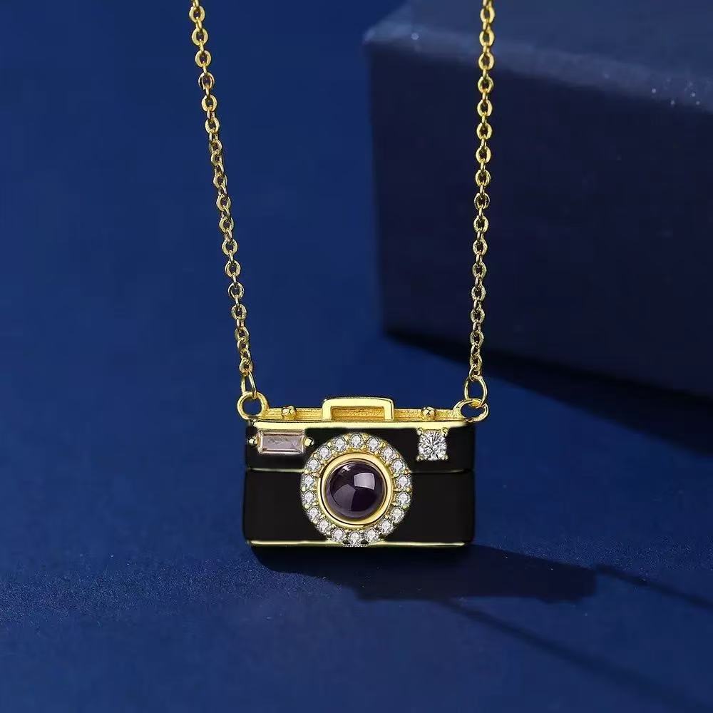 Custom Vintage Camera Photo Projection Necklace – Personalized Gift for Photography Lovers