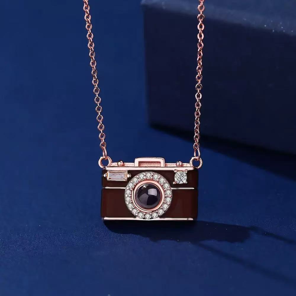 Custom Vintage Camera Photo Projection Necklace – Personalized Gift for Photography Lovers
