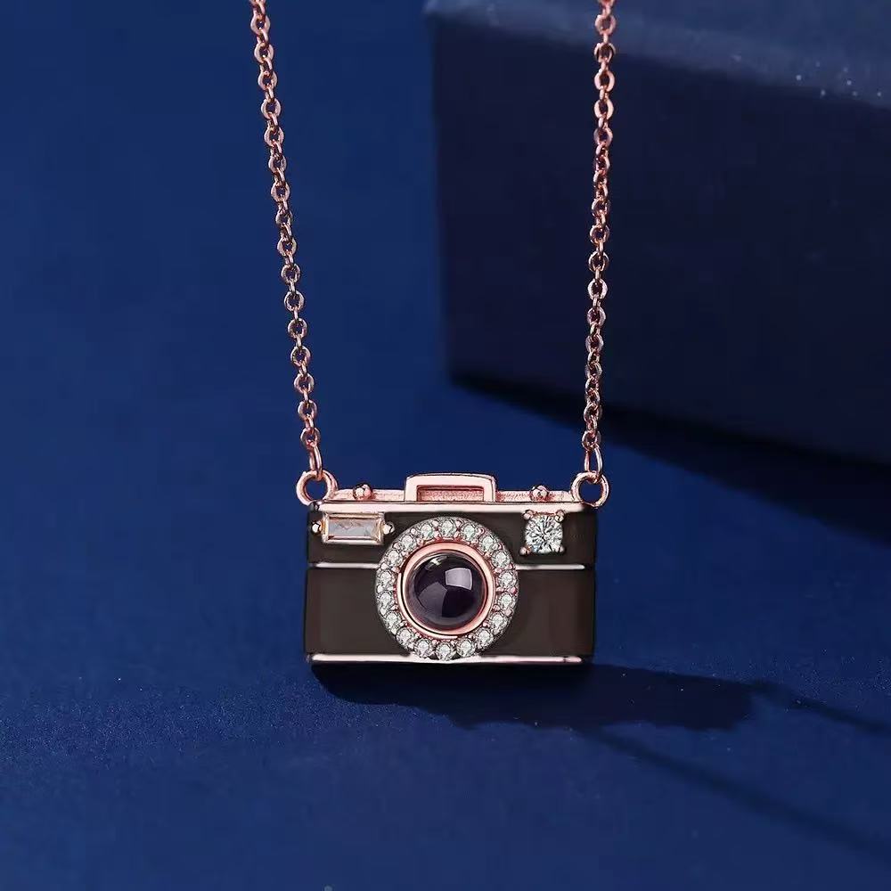 Custom Vintage Camera Photo Projection Necklace – Personalized Gift for Photography Lovers