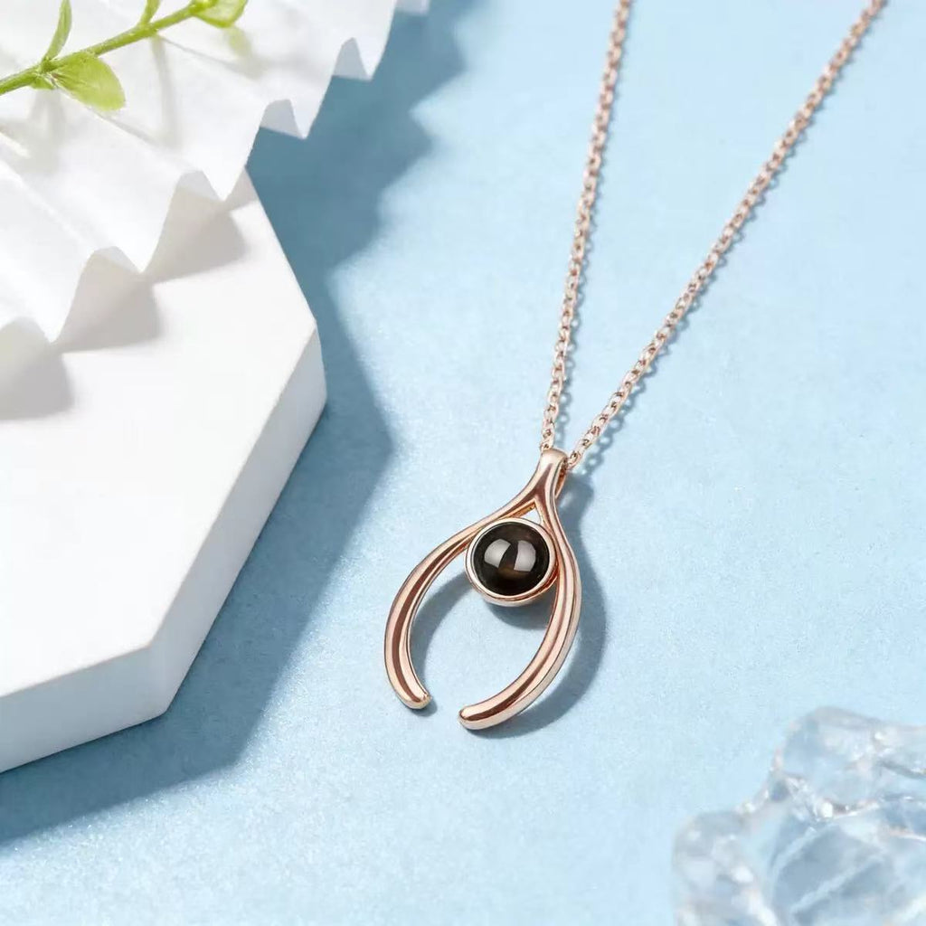 crescent-moon-hug-photo-projection-necklace-rose-gold