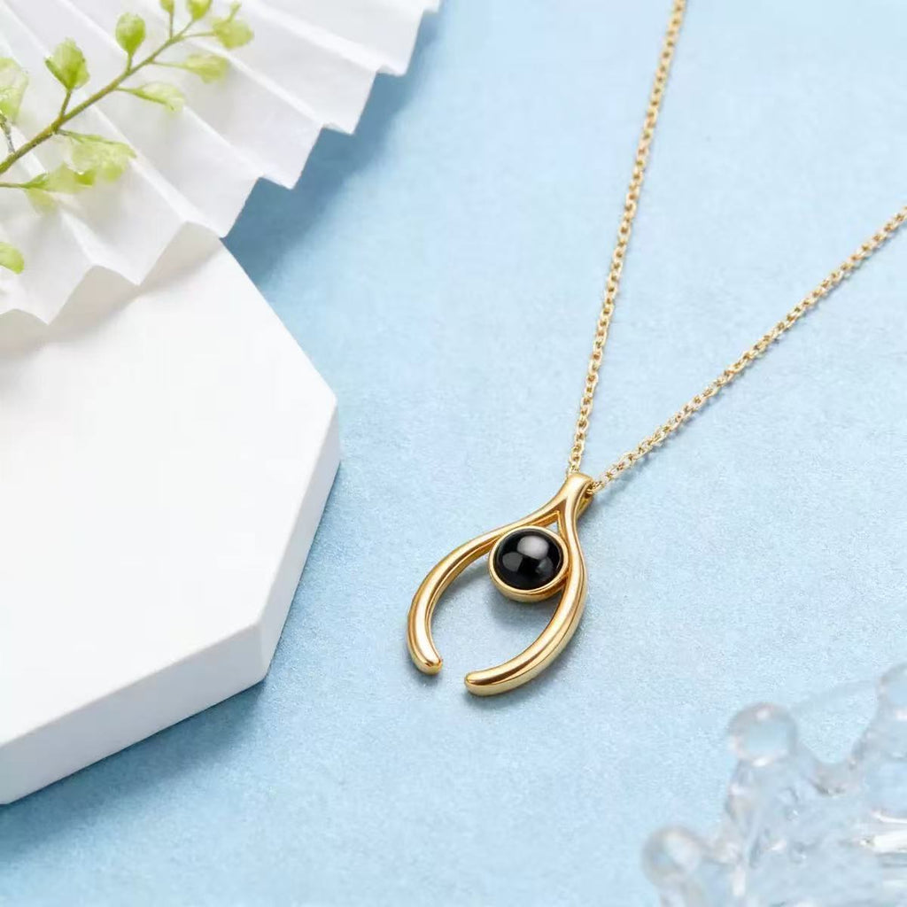 crescent-moon-hug-photo-projection-necklace-gold