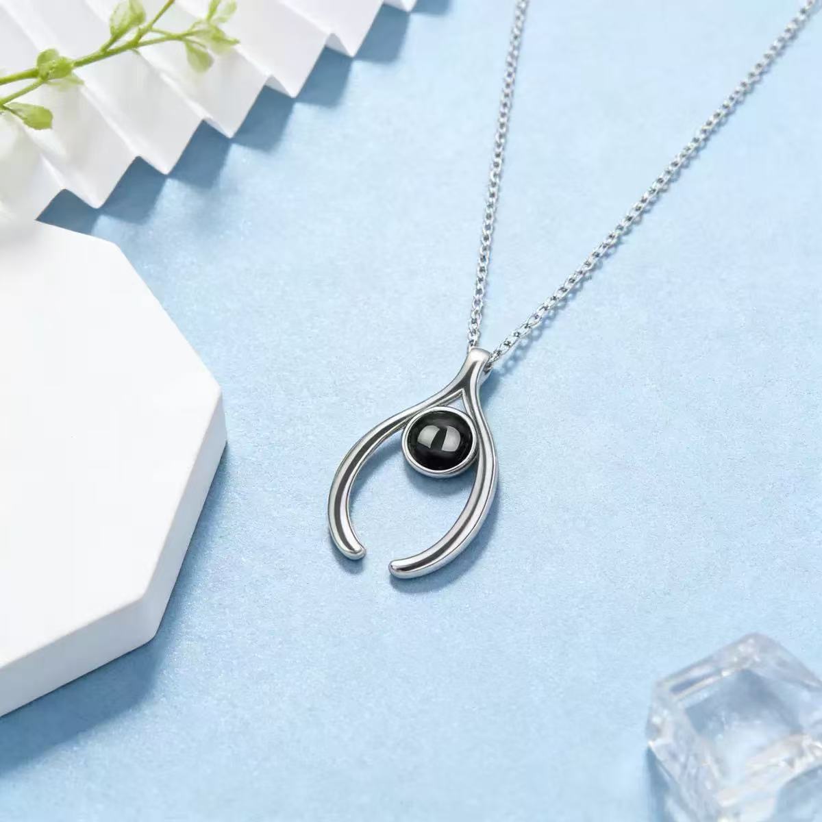 crescent-moon-hug-photo-projection-necklace-silver