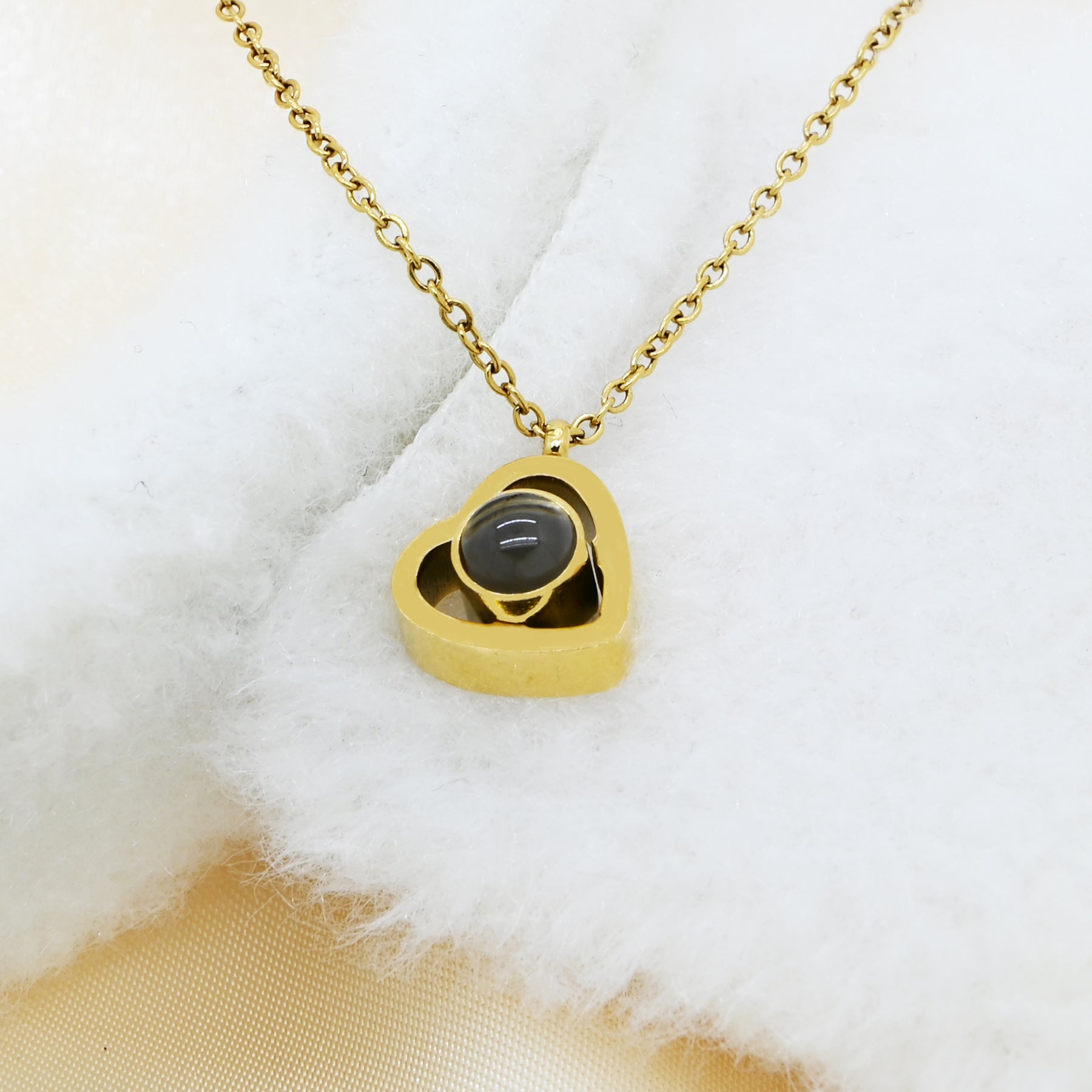 custom-photo-projection-heart-necklace-gold